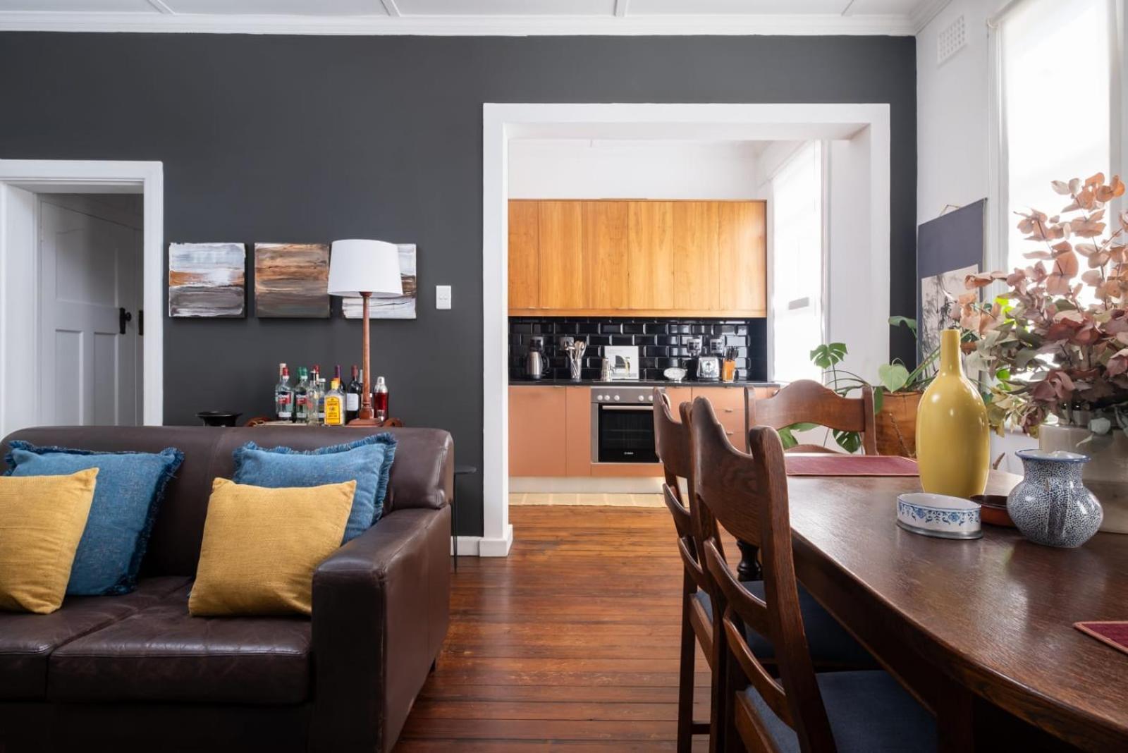 Apartment Timeless Sea Point Retreat Walk To Restaurants Cape Town