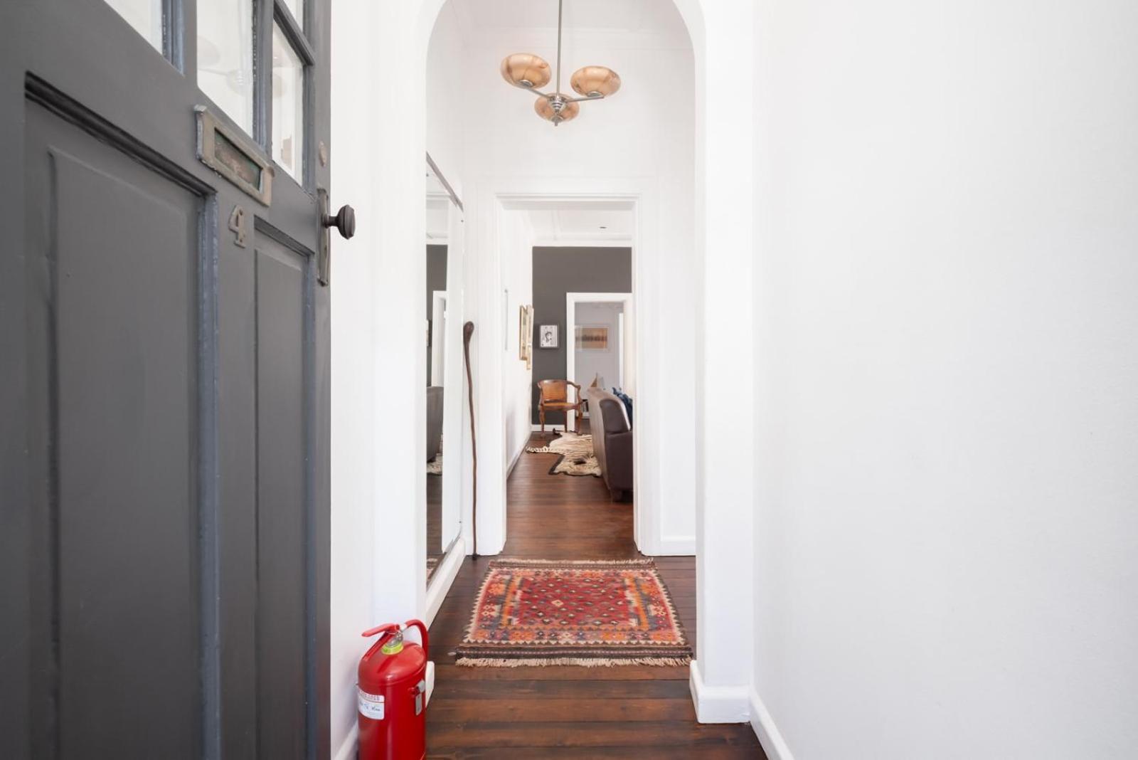 Timeless Sea Point Retreat Walk To Restaurants Apartment *