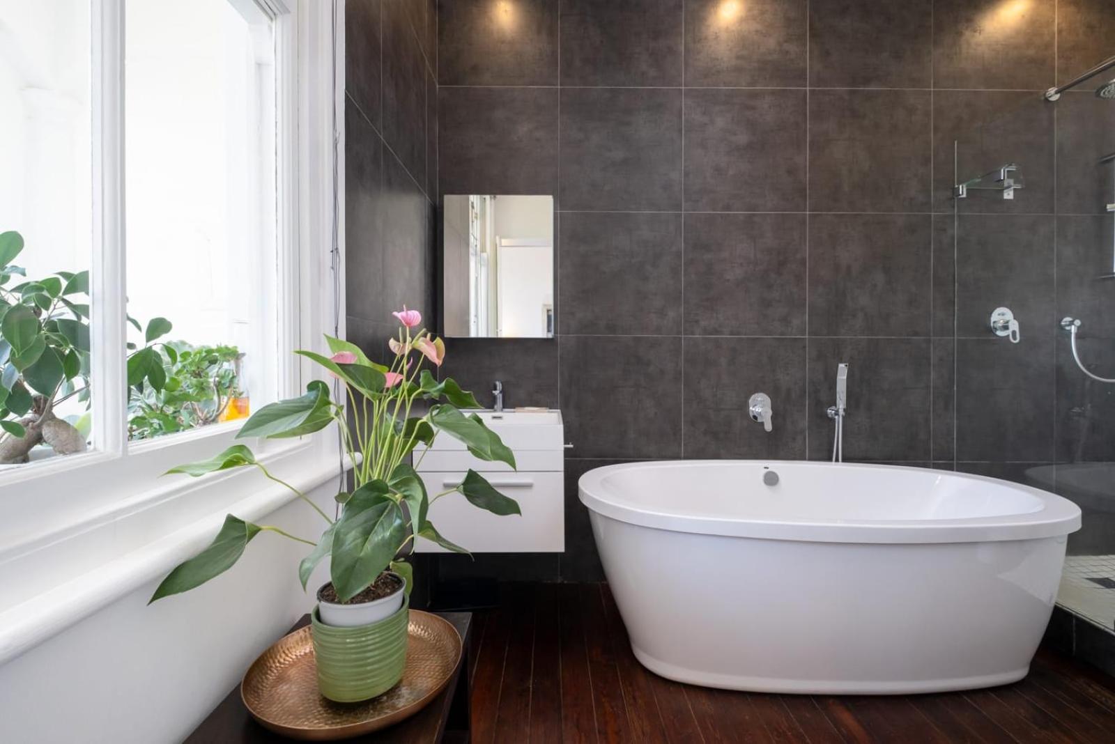Timeless Sea Point Retreat Walk To Restaurants Apartment *